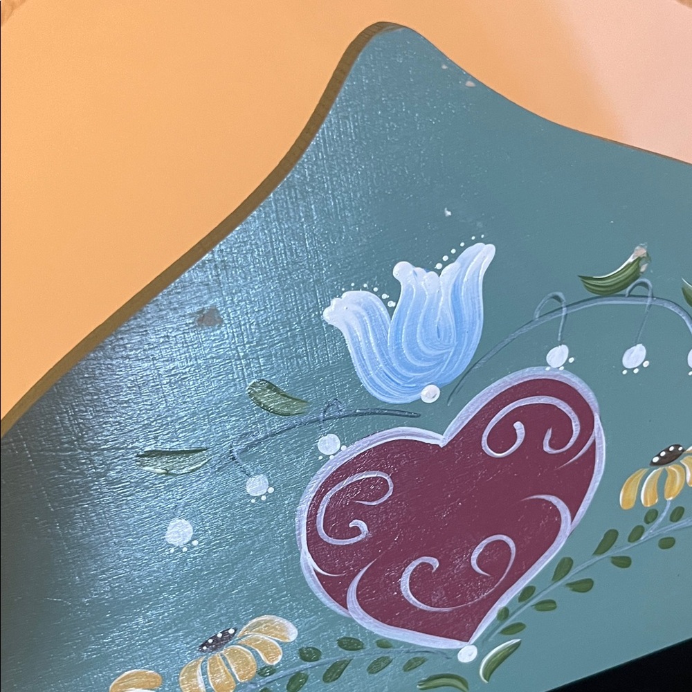 Heart-Shaped Wooden Handpainted Green Floral Velvet-lined Box - Picture 4 of 7